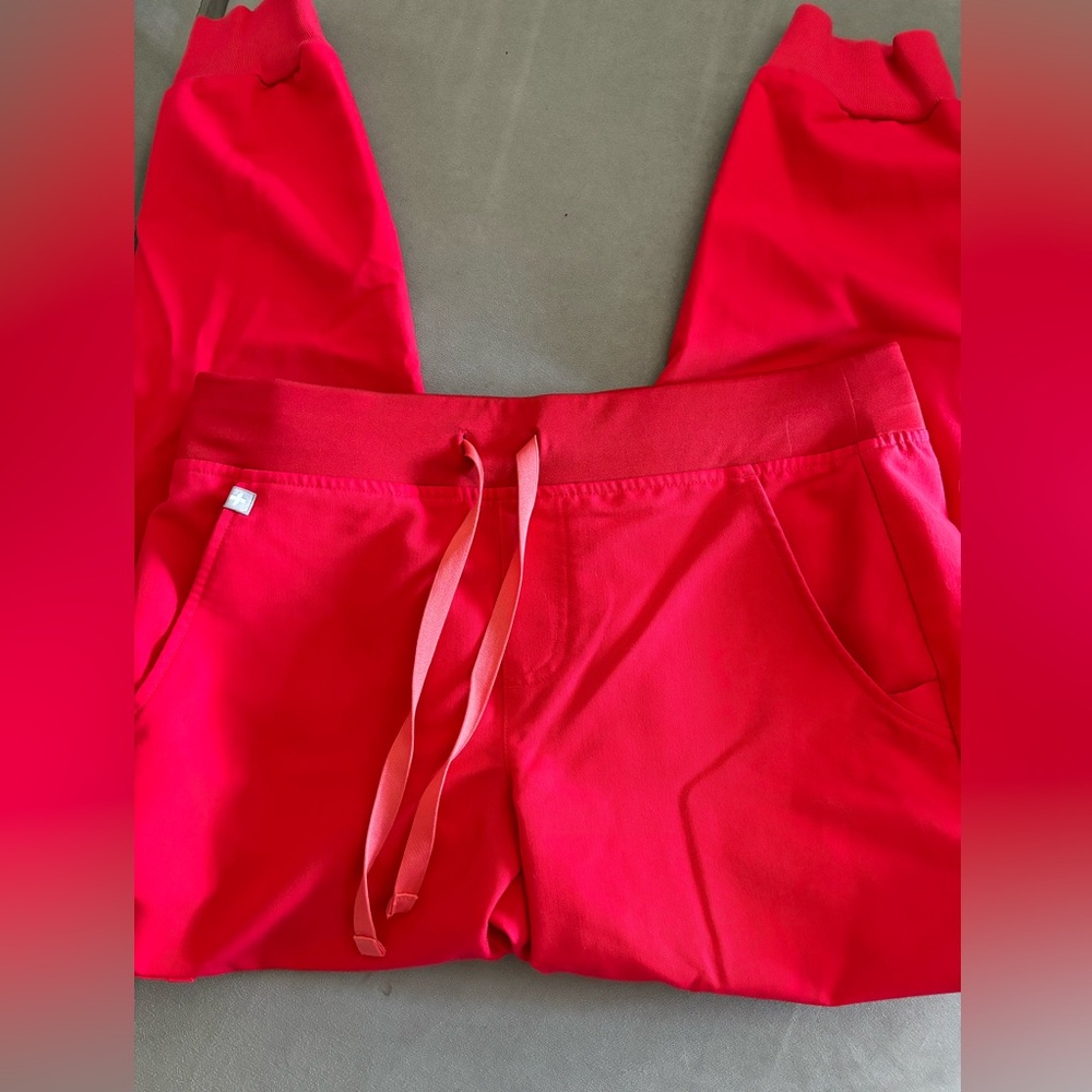Figs red scrub bottoms size small